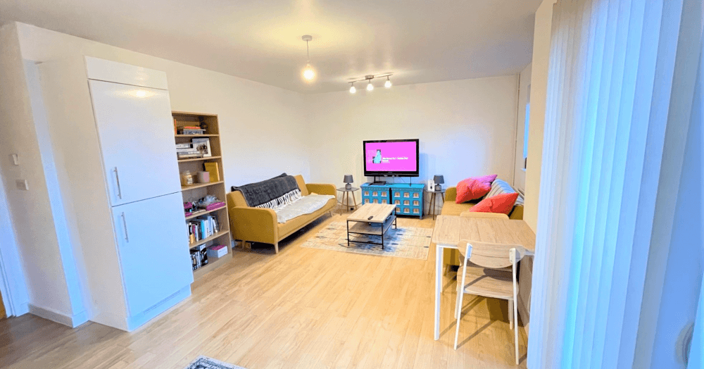 TO LET: Spacious two DOUBLE bedroom apartment with parking! 2 mins to St James Street, E17 TO LET: Spacious two DOUBLE bedroom apartment with parking! 2 mins to St James Street, E17